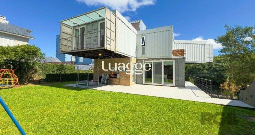 Casa para Venda - 315m², 3 dormitórios, sendo 1 suites, 2 vagas - Teresópolis