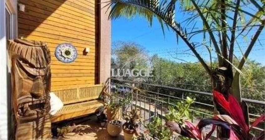 EXCELENTE CASA COM 3 DORMITÓRIOS, 1 SUÍTE E VAGA DE GARAGEM PARA 3 CARROS.