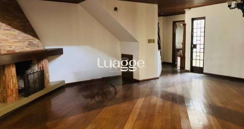Encantadora residência com 03 dormitórios sendo 01 suíte e piscina.