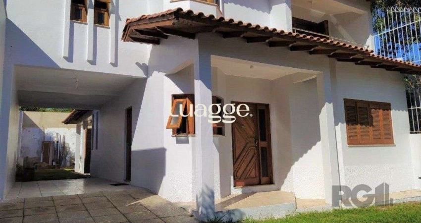 Casa 234m² - 3 dormitórios, 1 suíte e vaga para 6 carros no Jardim São Pedro
