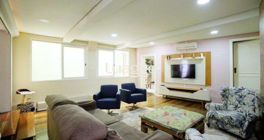 Excelente casa de 235m² com 4 dormitórios e 3 vagas no bairro Azenha.