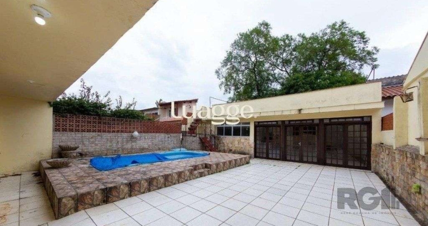 Casa para Venda - 450m², 4 dormitórios, sendo 3 suites, 5 vagas - Nonoai