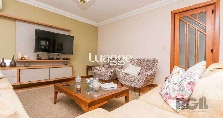 Casa de 380m² - 4 dormitórios, 2 suítes, 4 vagas no bairro Bom Jesus