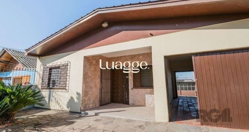 Casa de 159m² - 2 dormitórios, 3 vagas no bairro Rubem Berta
