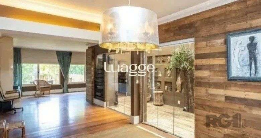 Excelente casa de 220m² com 3 dormitórios no bairro Tristeza.