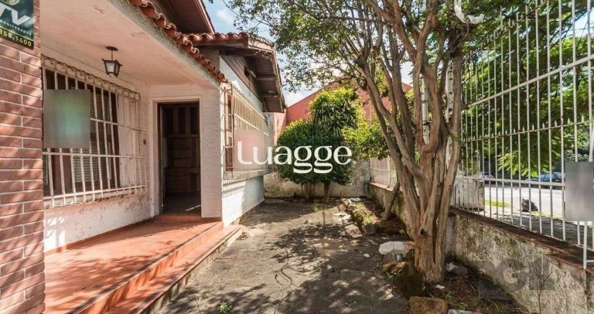 Casa de 4 dormitórios, no bairro Medianeira