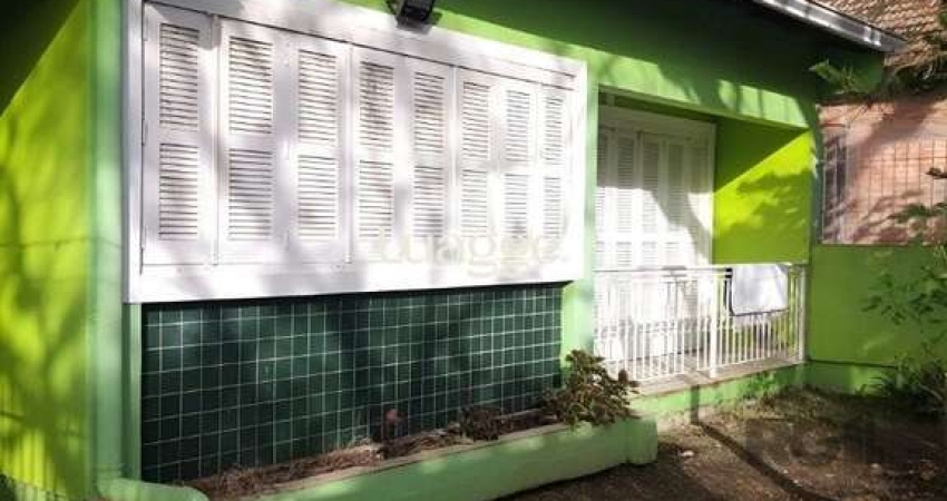 Casa de 4 dormitórios no bairro Belém Novo