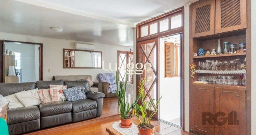 Casa com 4 dormitórios no bairro Gloria