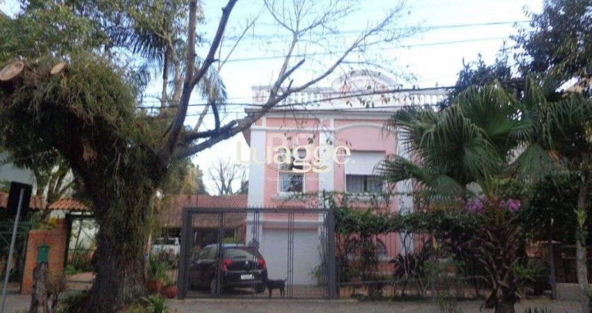 Casa para Venda - 240m², 6 dormitórios, 4 vagas - Teresópolis