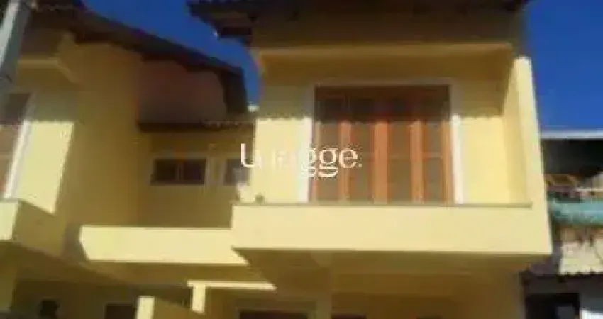 Casa para Venda - 135m², 3 dormitórios, sendo 1 suites, Hípica