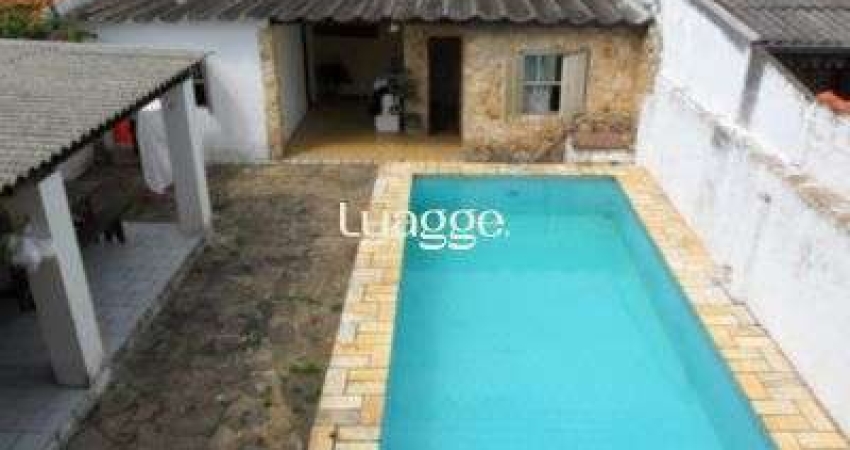Casa para Venda - 270m², 5 dormitórios, sendo 1 suites, Guarujá