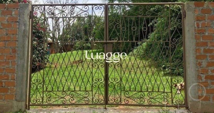Casa para Venda - 570m², 3 dormitórios, sendo 1 suites, 2 vagas - Hípica