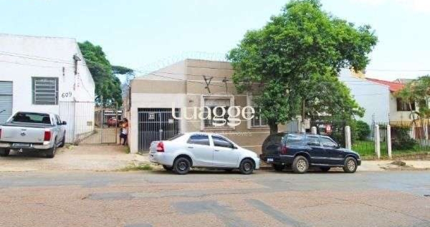 Casa em Porto Alegre, no bairro Medianeira, com 5 dormitório(s), e 5 banheiros, à venda.