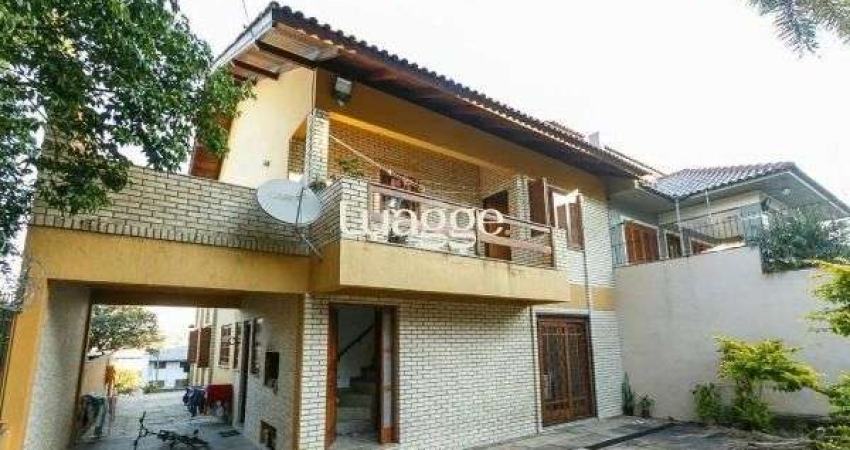 Casa em Porto Alegre, no bairro Cavalhada, com 5 dormitório(s), e 5 banheiros, à venda.