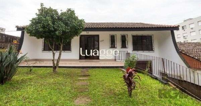 Casa em Porto Alegre, no bairro Medianeira, com 5 dormitório(s), e 5 banheiros, à venda.