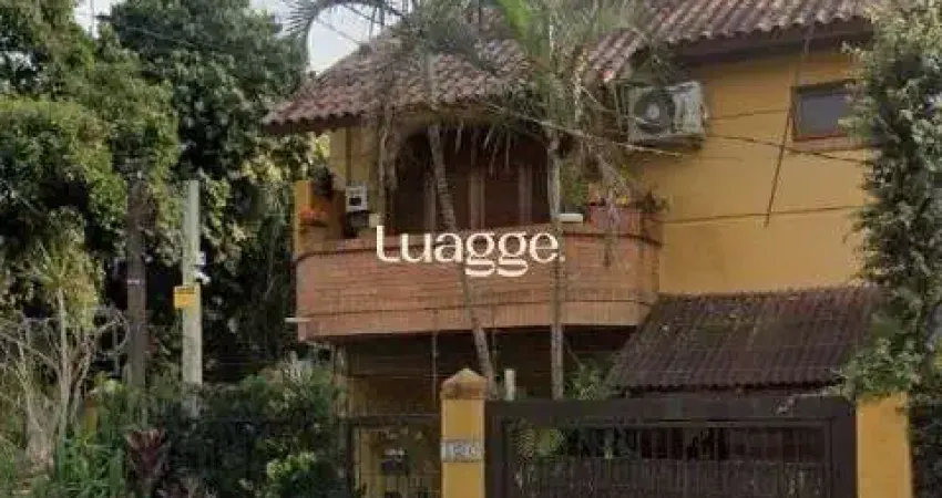 Casa Condominio em Porto Alegre, no bairro Guarujá, com 3 dormitório(s), e 3 banheiros, à venda.
