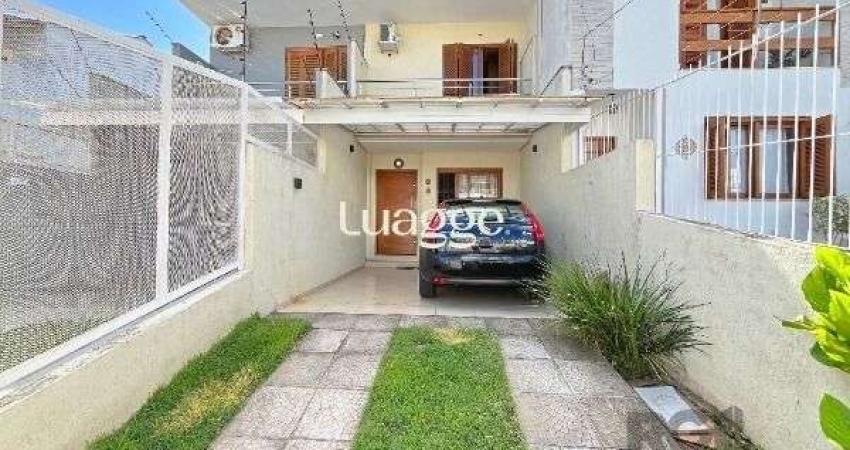 Casa em Porto Alegre, no bairro Guarujá, com 2 dormitório(s), e 2 banheiros, à venda.