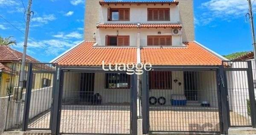 Casa em Porto Alegre, no bairro Tristeza, com 3 dormitório(s), e 3 banheiros, à venda.