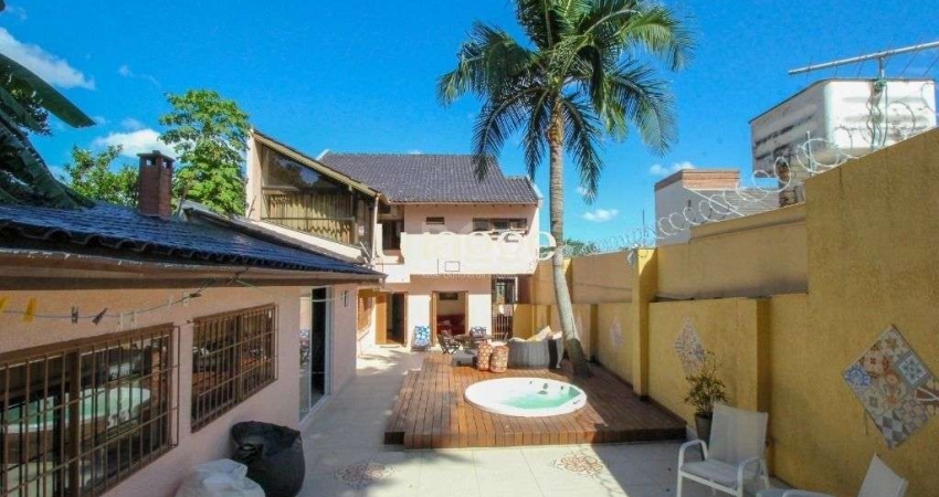 Casa Com 4 dormitórios para Comprar , 350 m²- Chácara das Pedras - Porto Alegre