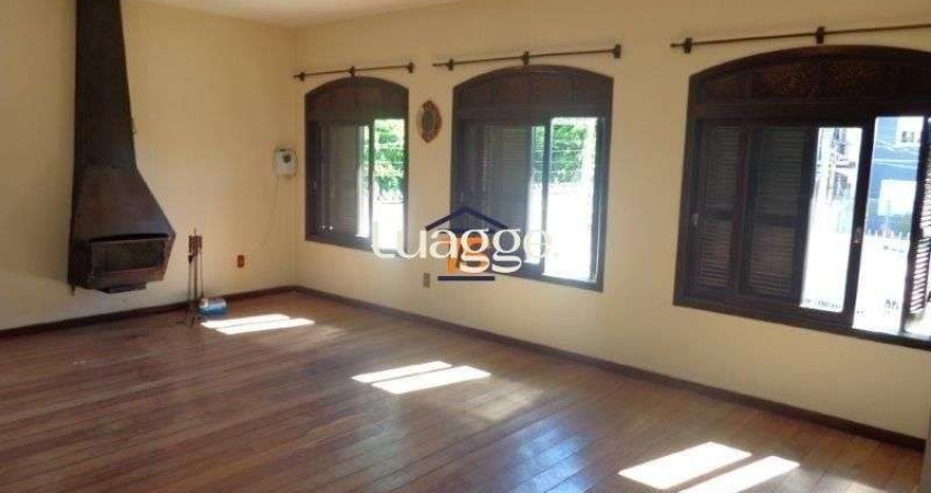 Casa para Venda - 440m², 4 dormitórios, sendo 2 suites, 2 vagas - Cristal