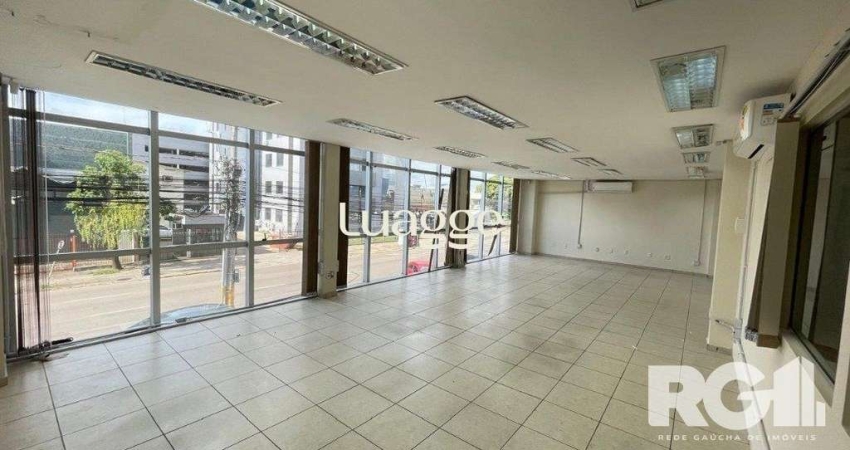 Prédio comercial reformado com auditório e 30 salas equipadas