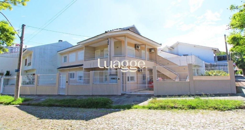 Casa térrea de 2 dormitórios e 3 vagas de garagem na Vila Ipiranga em Porto Alegre.