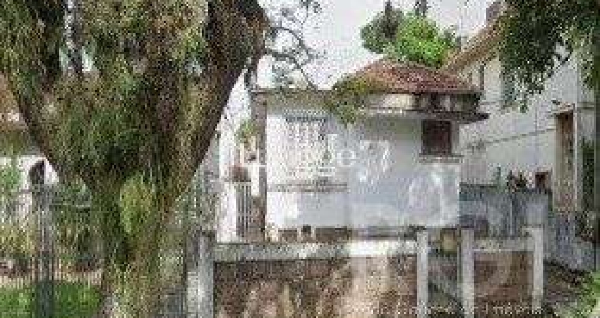 Casa para Venda - 330m², 3 dormitórios, 3 vagas - Petrópolis