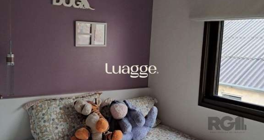 Apartamento de dois quartos, suíte e uma vaga de garagem no bairro Santana em Porto Alegre.