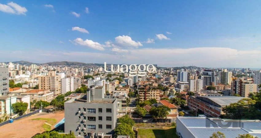 Apartamento de quatro quartos, suíte e duas vagas de garagem no bairro Rio Branco em Porto Alegre.