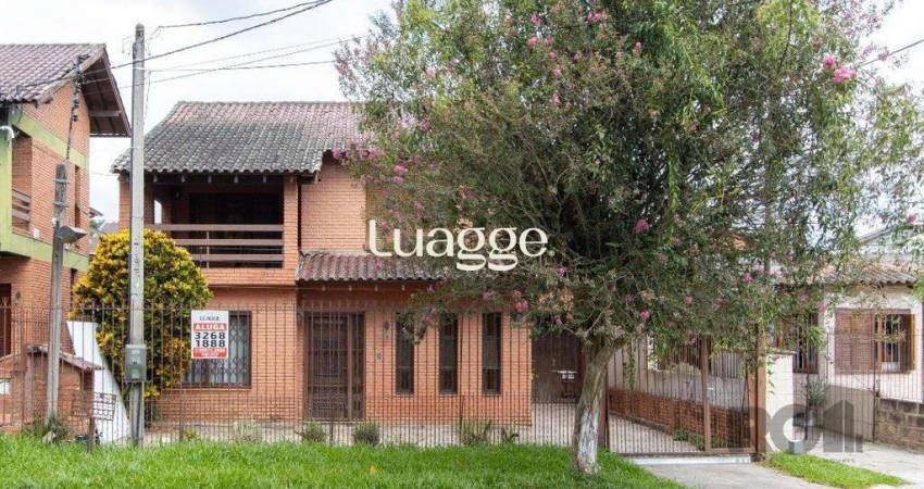 Casa para Venda - 205.5m², 3 dormitórios, sendo 2 suites, 3 vagas - Vila Nova