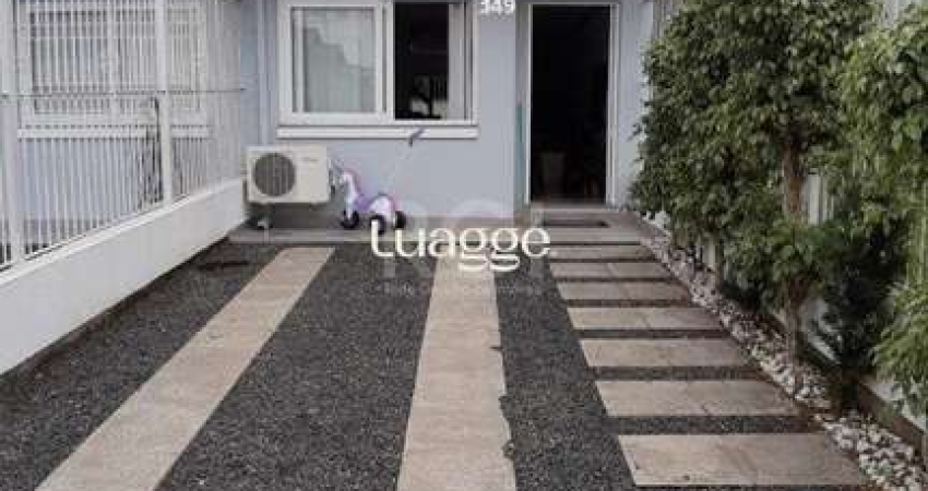 Casa para Venda - 157m², 3 dormitórios, sendo 3 suites, 2 vagas - Guarujá