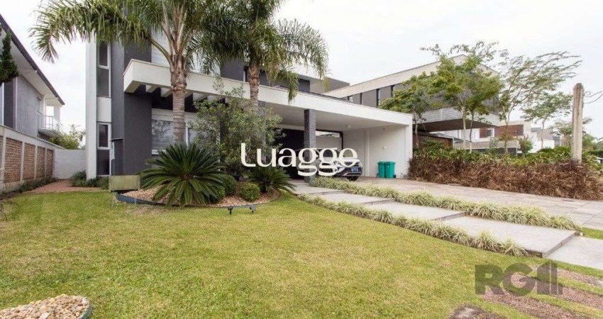 casa com 3 suítes no piso superior, mais 1 suíte no primeiro pavimento.