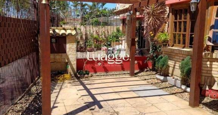 Casa para Venda - 156m², 3 dormitórios, sendo 1 suites, 2 vagas - Guarujá