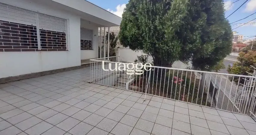 Casa à venda com 3 quartos, 1 vaga e pátio - Bairro Medianeira