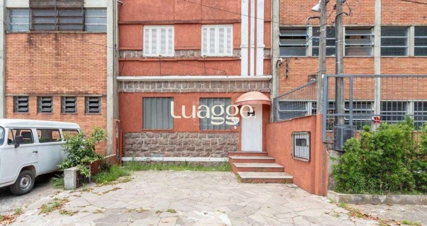 Casa para Venda - 232m², 3 dormitórios, 2 vagas - Navegantes