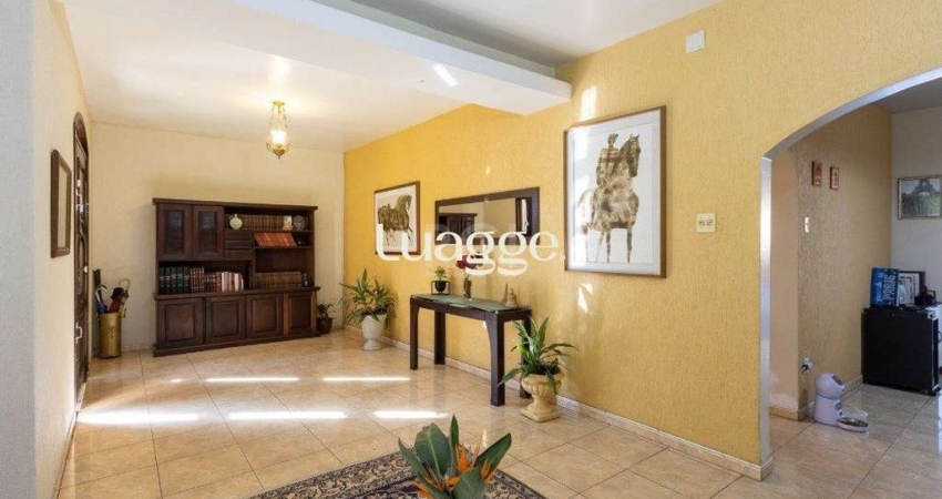 Sobrado com 345m² privativos, 3 suites, 2 vagas, churrasqueira. pátio com piscina - Bairro Cristal