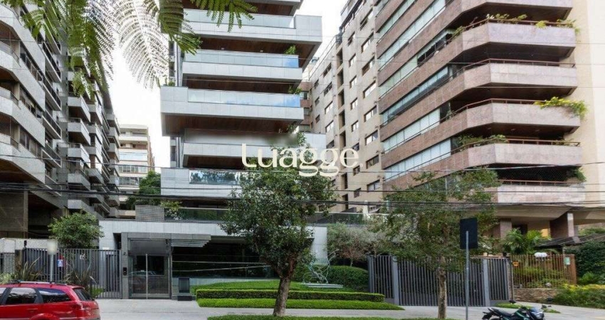 Apartamento mobiliado, com cerca de 256,42m² privativos e com 3 suítes,