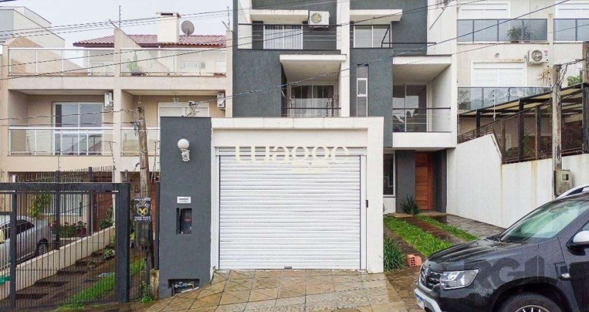 casa possui 3 suítes, 2 com closet