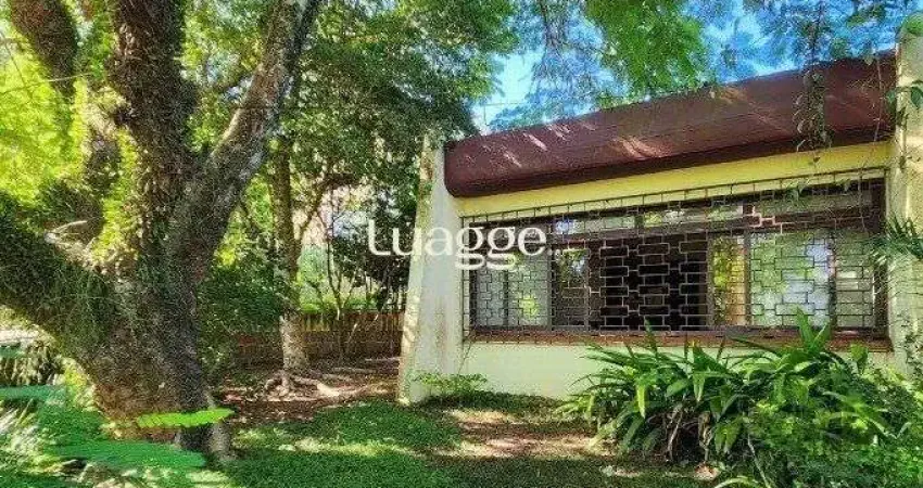 casa à venda no bairro Menino Deus em Porto Alegre. Com 160m² de área privativa