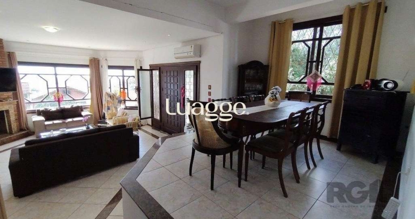 Sobrado, 5 quartos, 2 suites, pátio, 3 vagas - Bairro Vila Nova