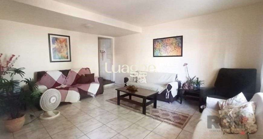 Sobrado 5 dormitórios, 4 suites, pátio, piscina, 1 vaga - Bairro Menino Deus