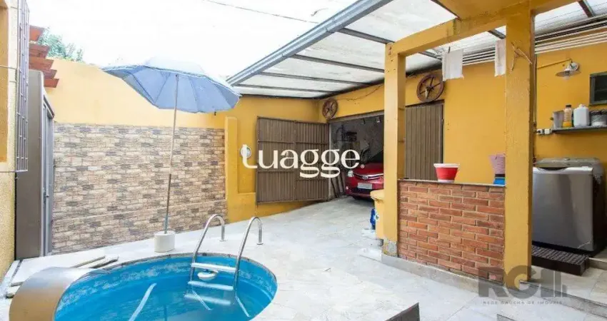 Sobrado, 3 quartos, 2 banheiros, pátio, 2 vagas, piscina - Bairro Vila Nova