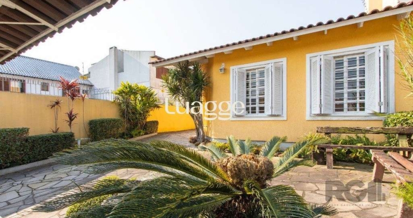 Casa para Venda - 254m², 4 dormitórios, sendo 3 suites, 5 vagas - Espirito Santo