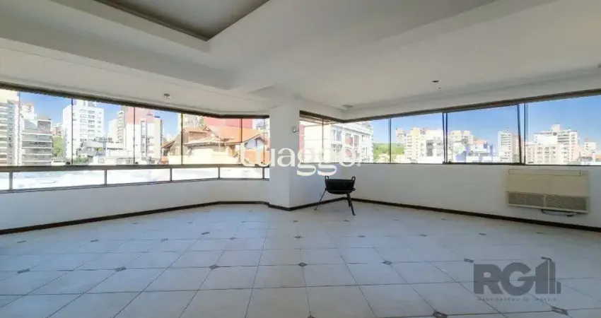 Cobertura com 222m² privativos, 3 quartos, 1 suite, lareira, piscina, 2 vagas no Bairro Rio Branco