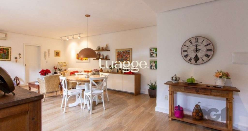 Casa térrea, 3 quartos, edícula, com 2 suites, pátio - Bairro Guarujá