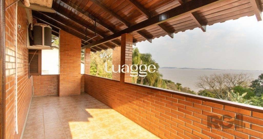 Casa para Venda - 220m², 3 dormitórios, sendo 2 suites, 5 vagas - Espirito Santo