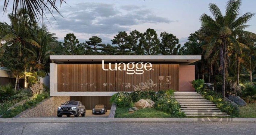 A casa conta com 434m2 de área construída, mas com um aproveitamento total dos 1.012m2 do lote