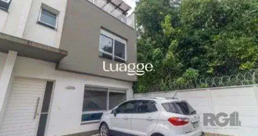 Casa impecável e mobiliada, com 3 niveis, possui 3 dormitórios sendo 1 suíte, 4 banheiros