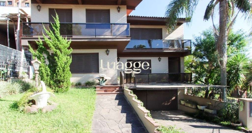 Casa a venda com 03 dormitórios, living 03 ambientes com vista para o Rio.
