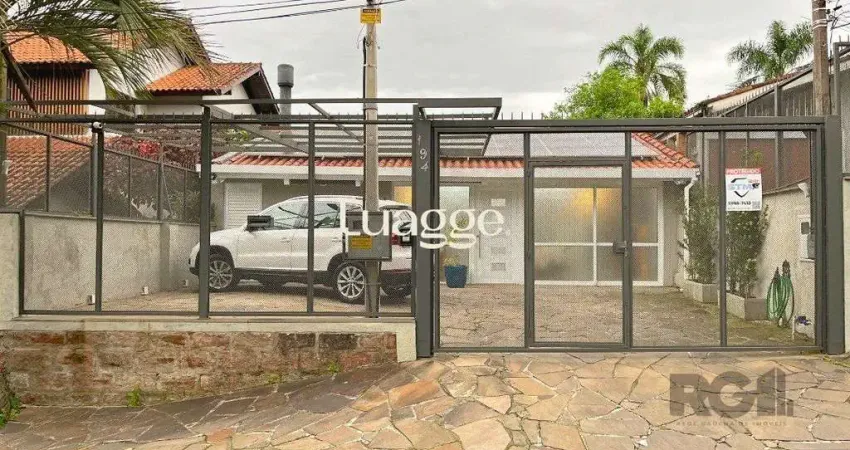 Casa com Sobrado reformado, de dois pisos, com 3 dormitorios sendo duas suítes